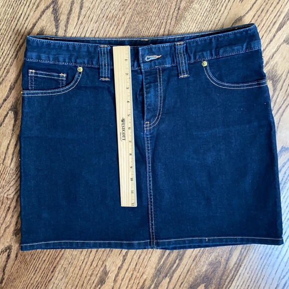 Tommy Hilfiger Stretch Denim Skirt. Size 8. - Picture 4 of 4